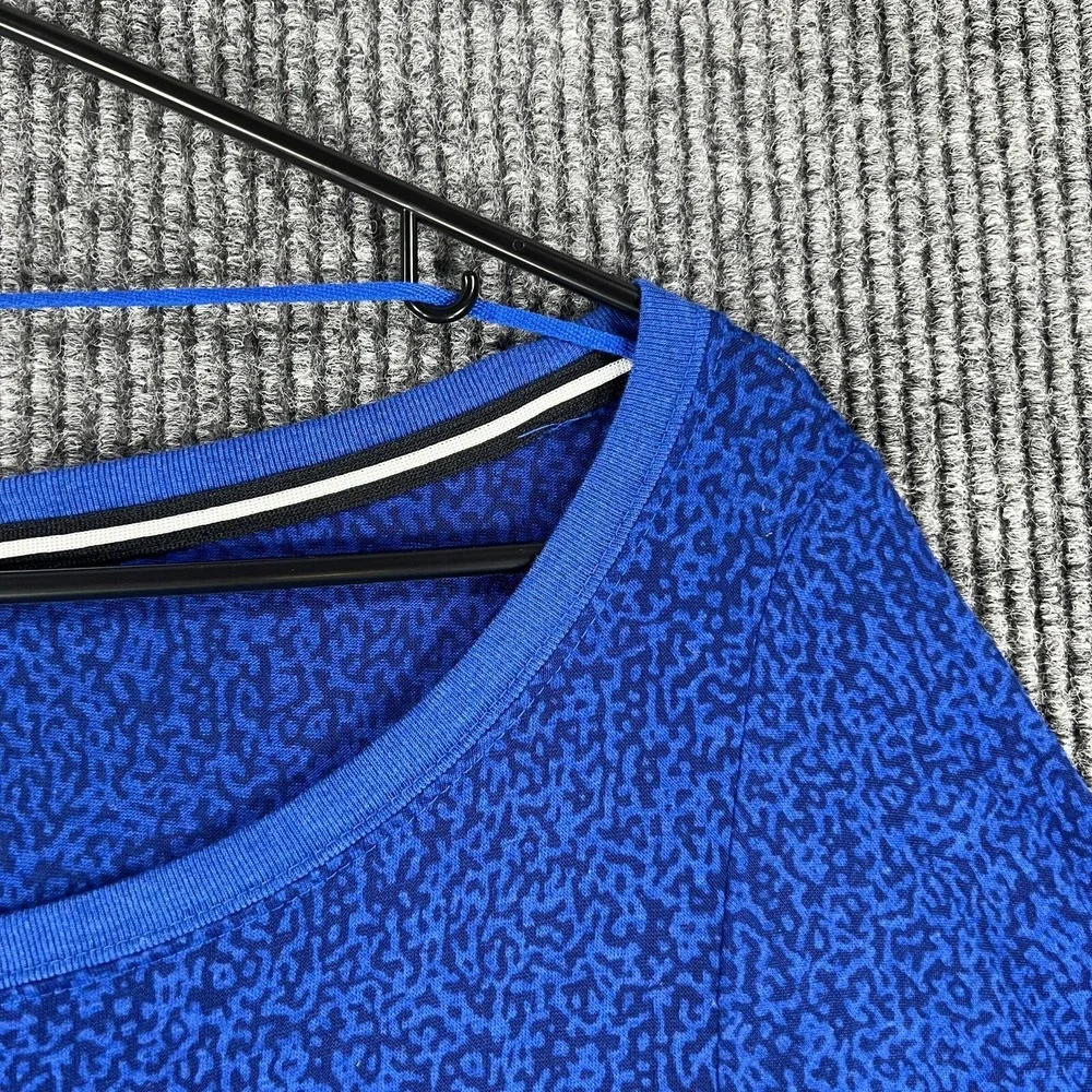 Nike‎ Shirt Womens Size Medium Blue Long Sleeve Activewear Lightweight Sharp